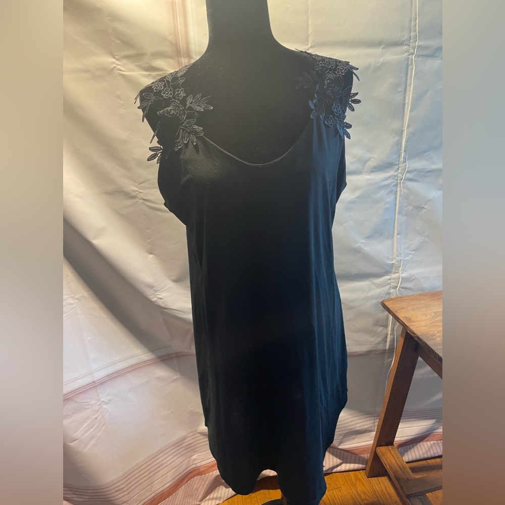 Lace sleeve casual dress